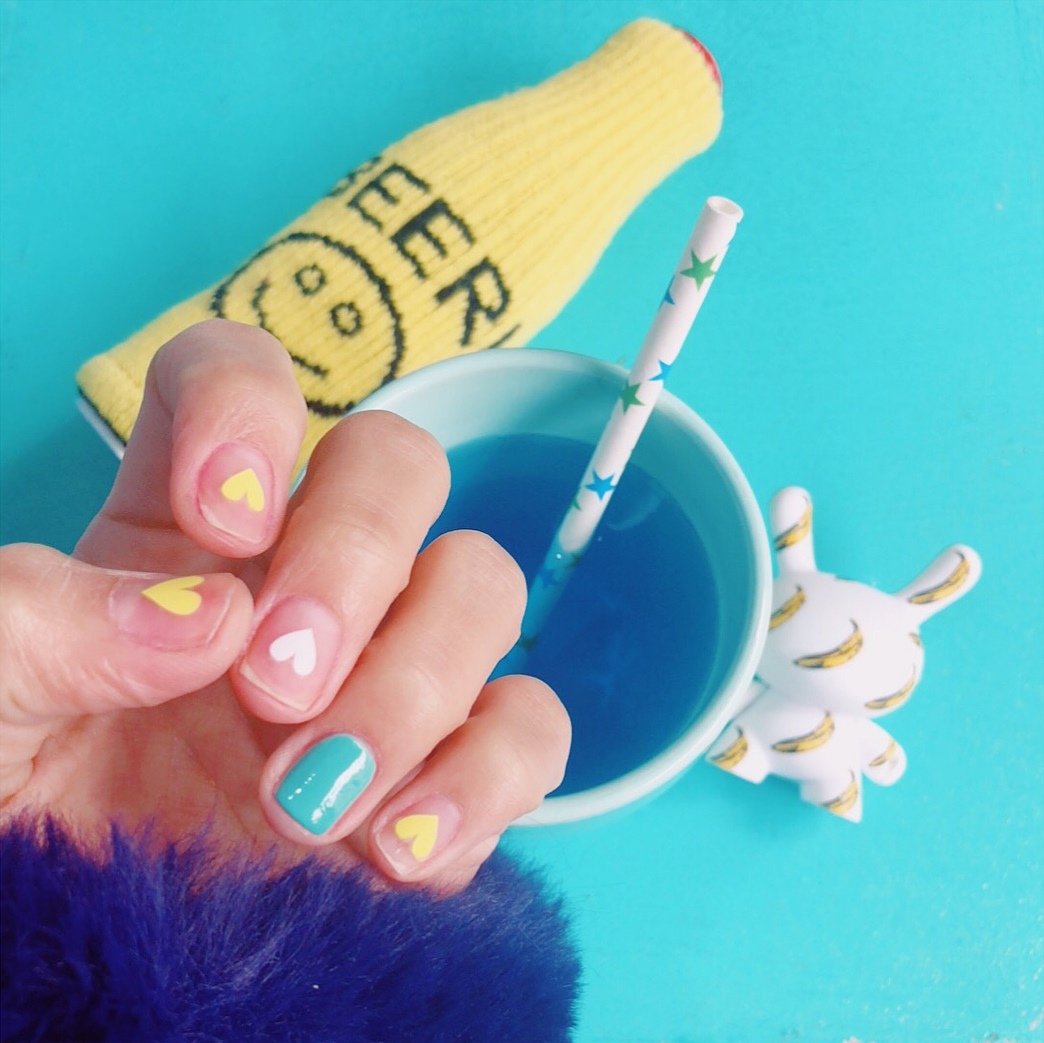 лайфхак маникюр. лайфхак для маникюра. лайфхаки для френча. маникюр с ватой. лайфхаки с обычным лаком для ногтей.